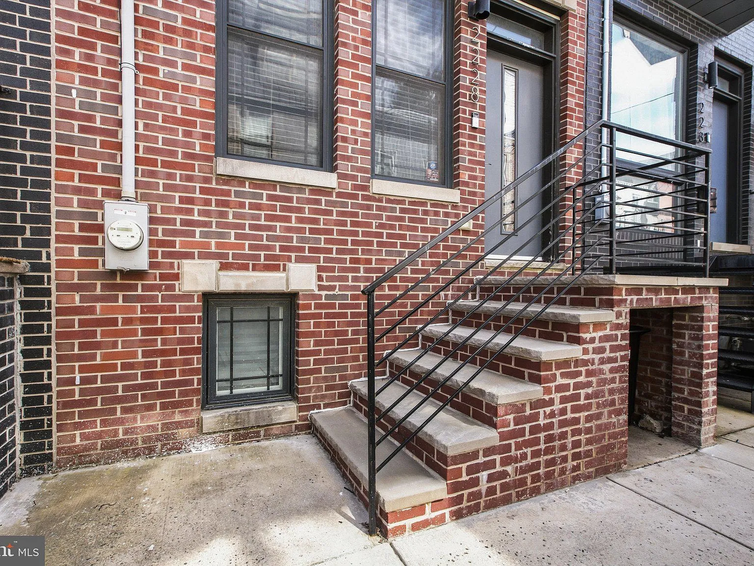 3 bed, 3.0 bath, 1900 sqft, $2,700 — Photo 3