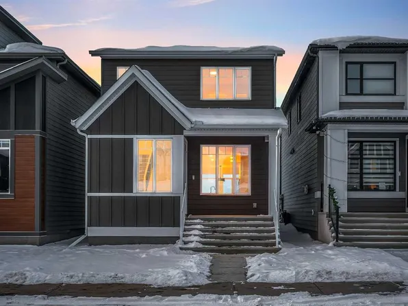 94 E Royston Park NW, Calgary, AB T3L 0M4