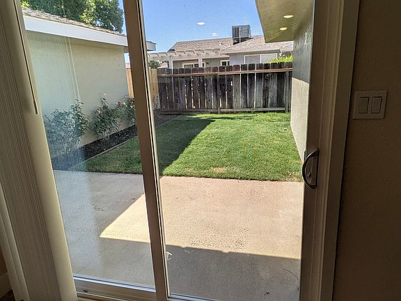 5th image of 302 Vineyard Dr
