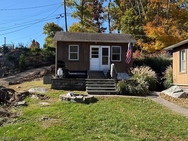 2nd image of 8 Hilltop Rd
