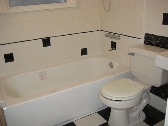 5th image of 714 N Hayworth Ave