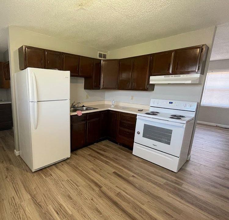 1st image of 18604 E Arrowhead Pl