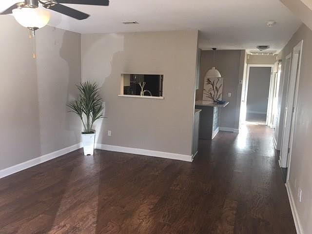2nd image of 910 Cardinal Ln