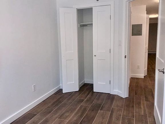 4th image of 61 Pulaski St #1