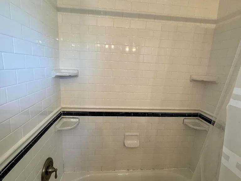 282 Lawrence Ave — Photo 13