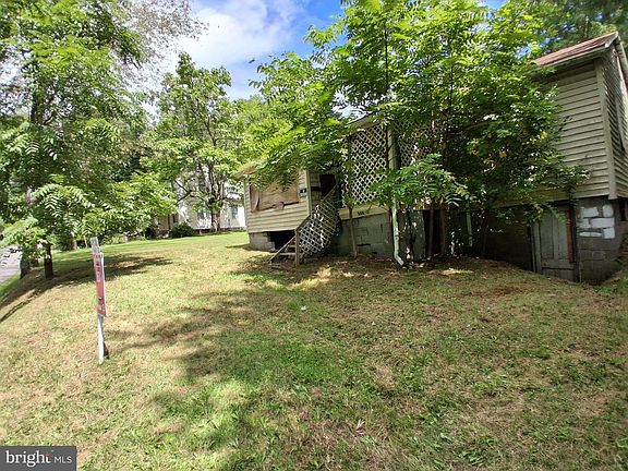 5th image of 809 N Mountain Rd