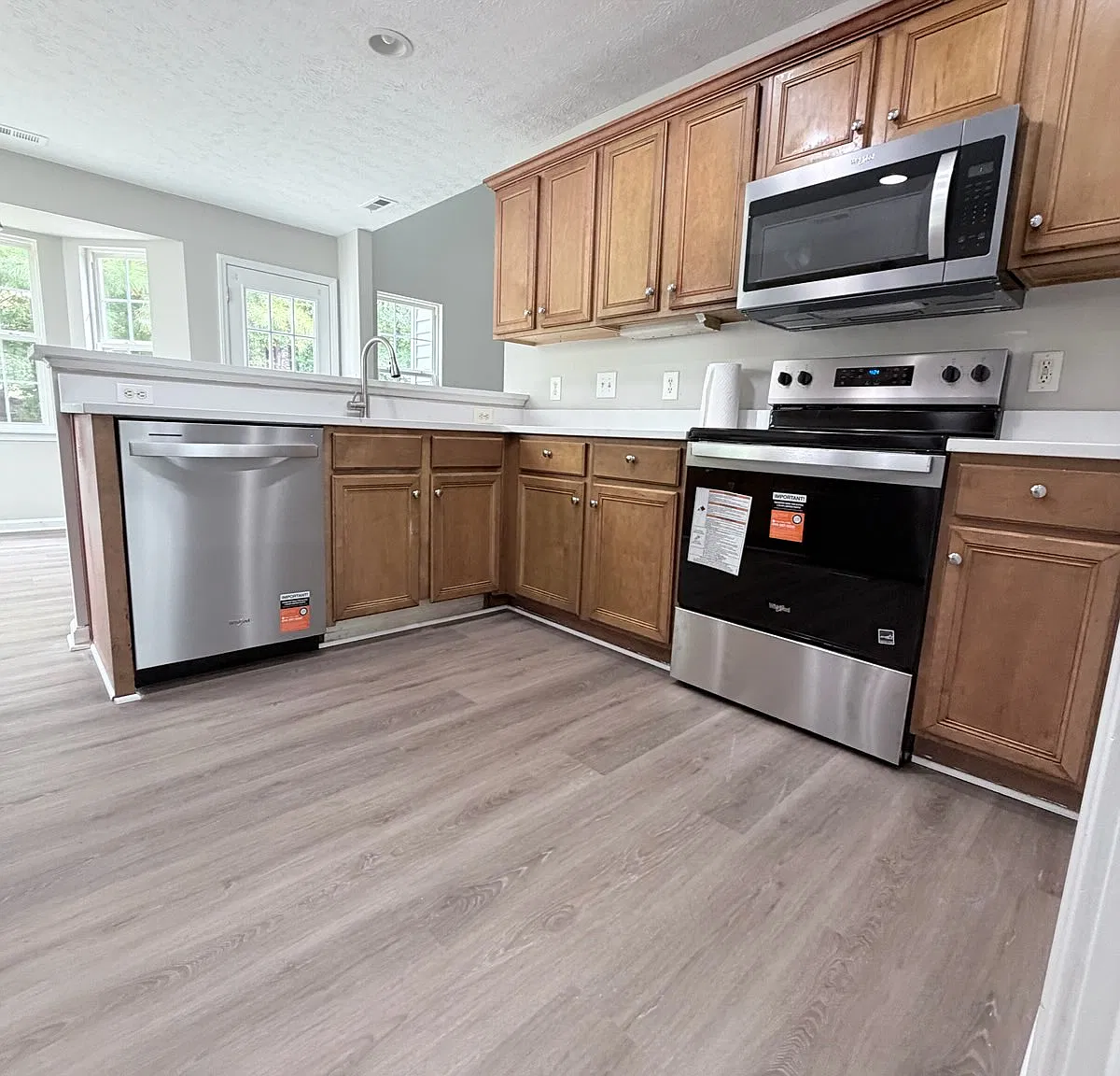 4 bed, 2096 sqft, $2,100 — Photo 3