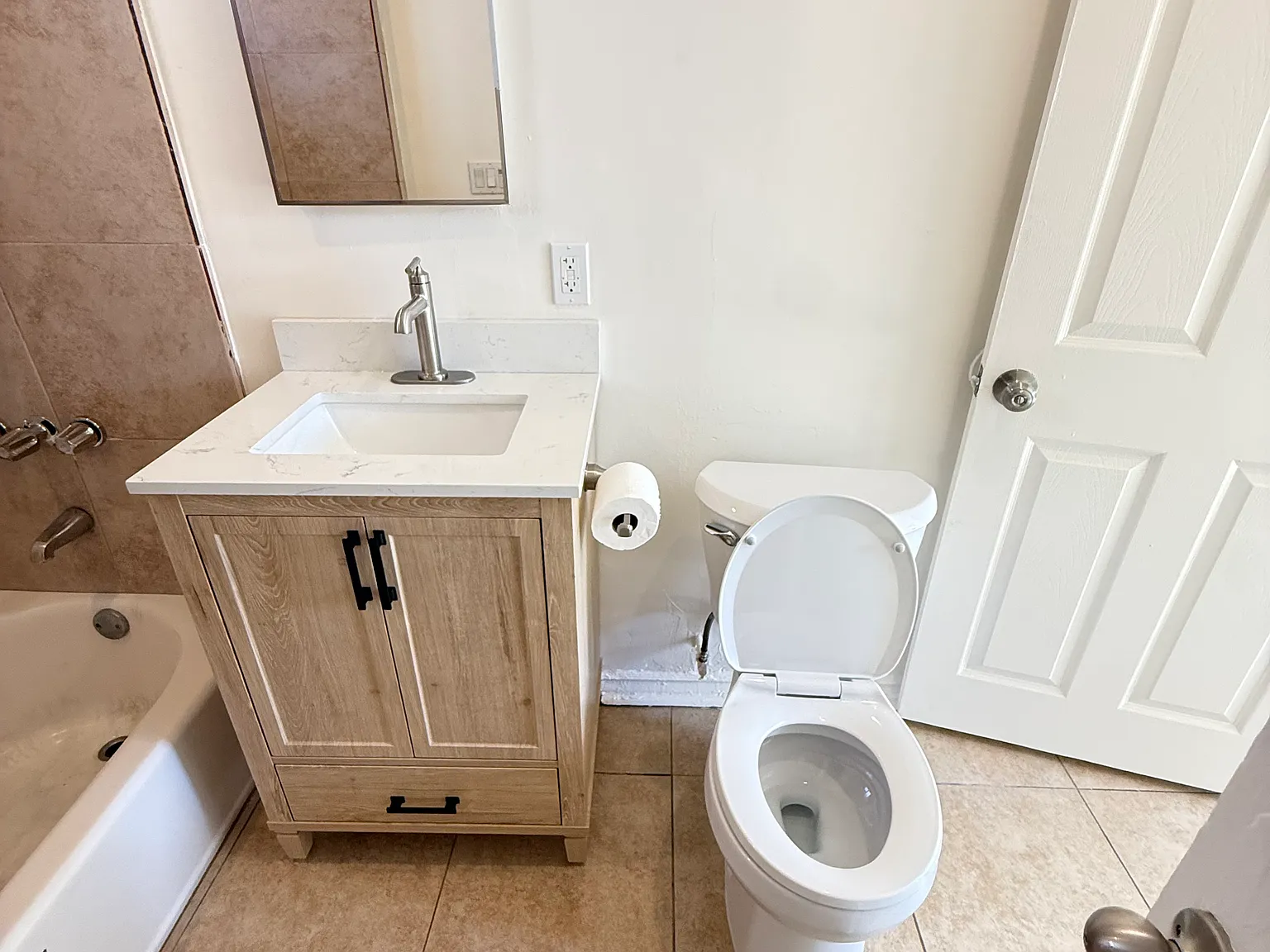 3 bed, 1100 sqft, $2,800 — Photo 3