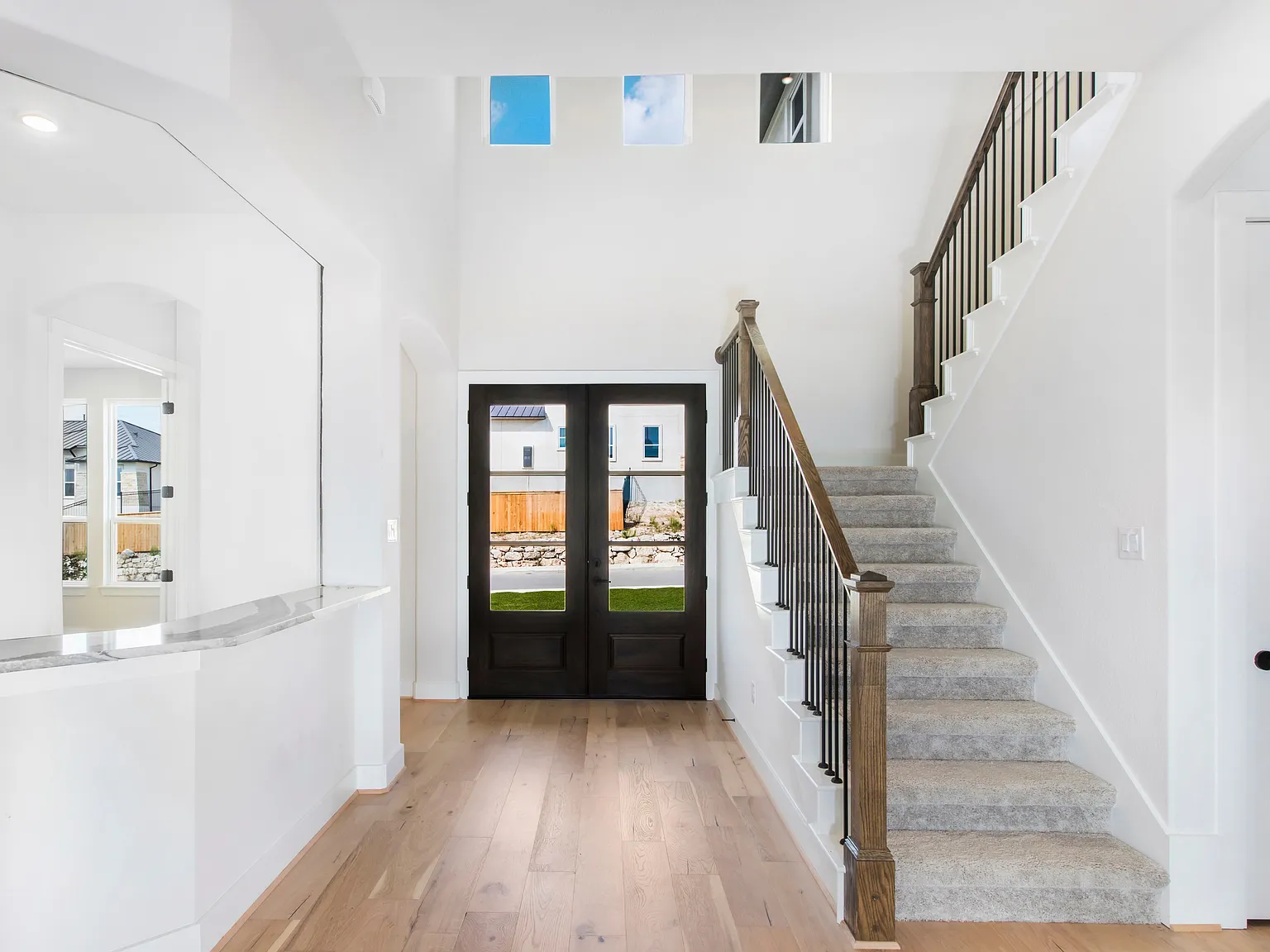 Home within the exclusive guarded community of Cresta Bella — Photo 2