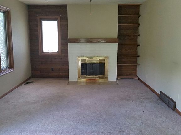 2nd image of 4545 Central St