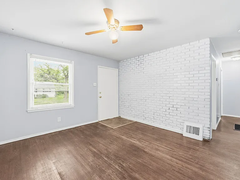 10519 Renfrew Dr — Photo 42