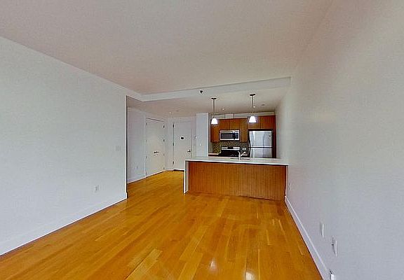 4th image of 12-22 30th Ave APT 3E