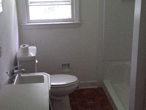 5th image of 2809 Davie Dr