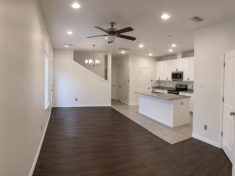 1918 High Meadow Dr — Photo 2