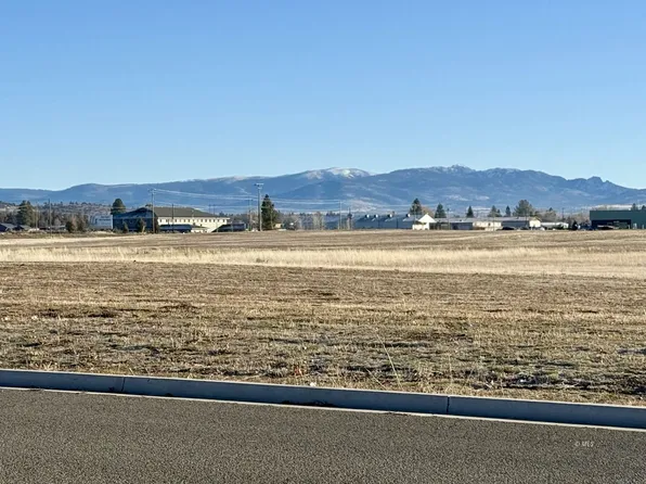 N Warner St, Alturas, CA 96101