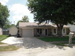 1447 Canterbury Dr, Shelbyville, IN 46176