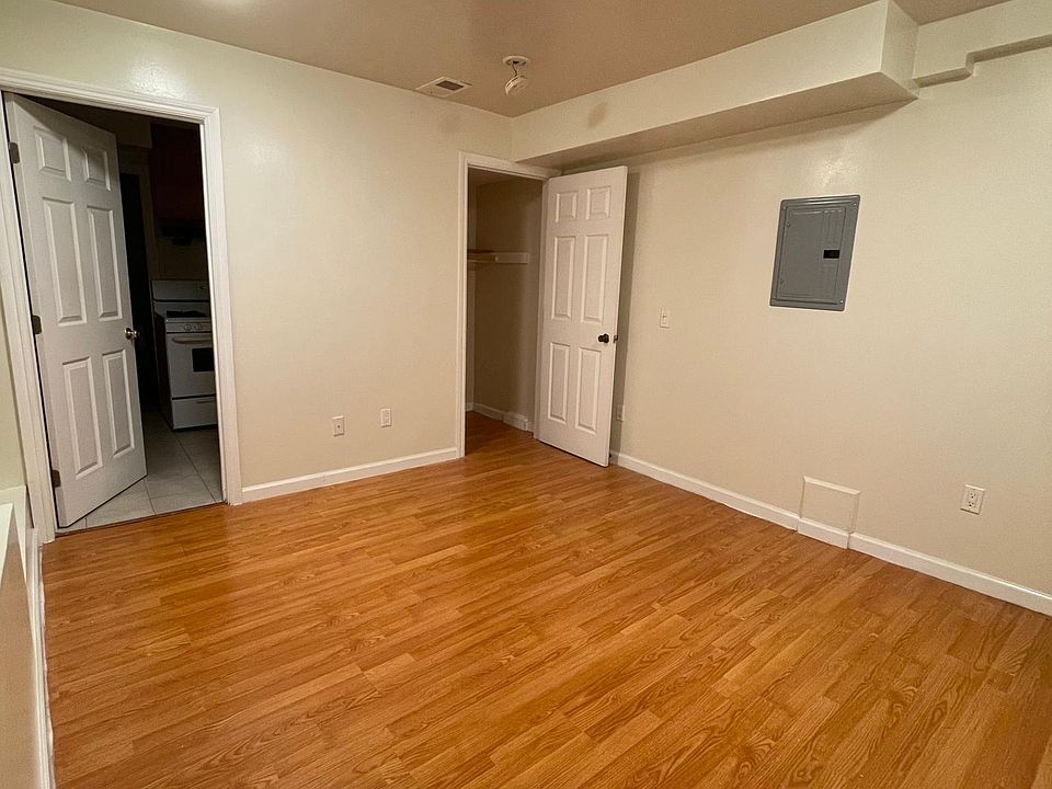1st image of 194 Guttenberg St