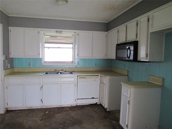 4th image of 734 Crestline Dr