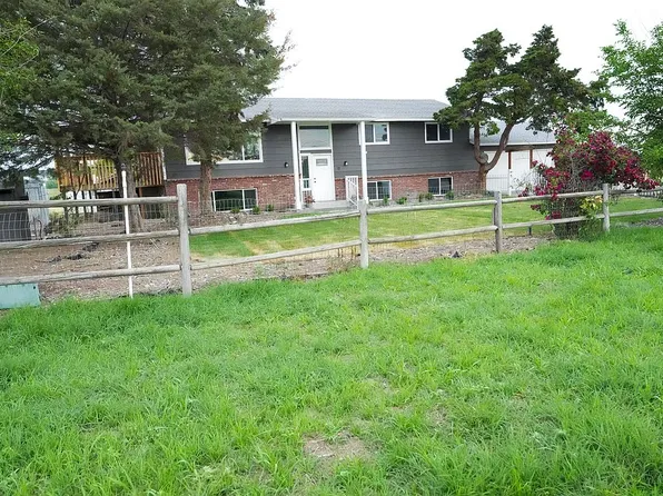 21506 S Oak St, Kennewick, WA 99337