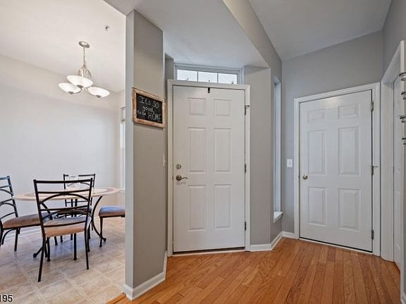 3rd image of 1256 Fairview Cir