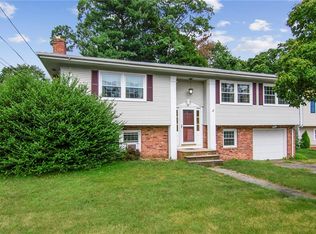 83 N Pearson Dr, Warwick, RI 02888