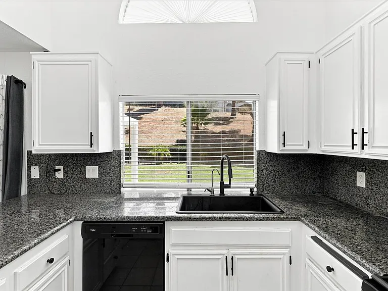 421 Yellowstone Cir — Photo 19