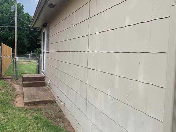 4th image of 927 N Sunset Dr