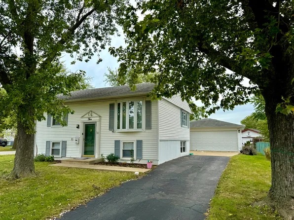5 E Mulberry Dr, Glenwood, IL 60425