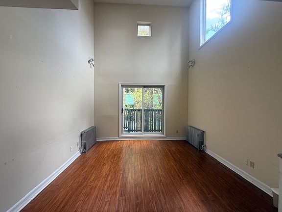 3rd image of 182 Lisgar St #1539286