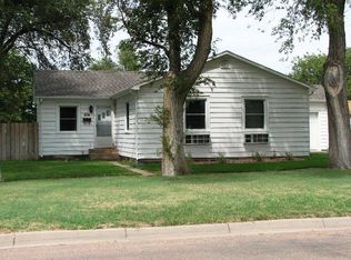 814 W 11th St, Larned, KS 67550