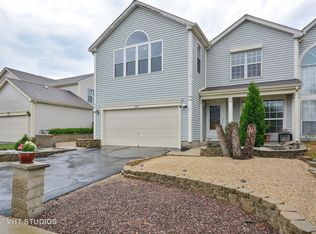 168 Horizon Cir, Carol Stream, IL 60188