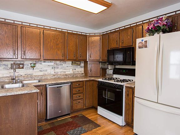 2nd image of 288 E Gilbert Dr
