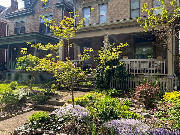 3rd image of 365 W Hubbard Ave
