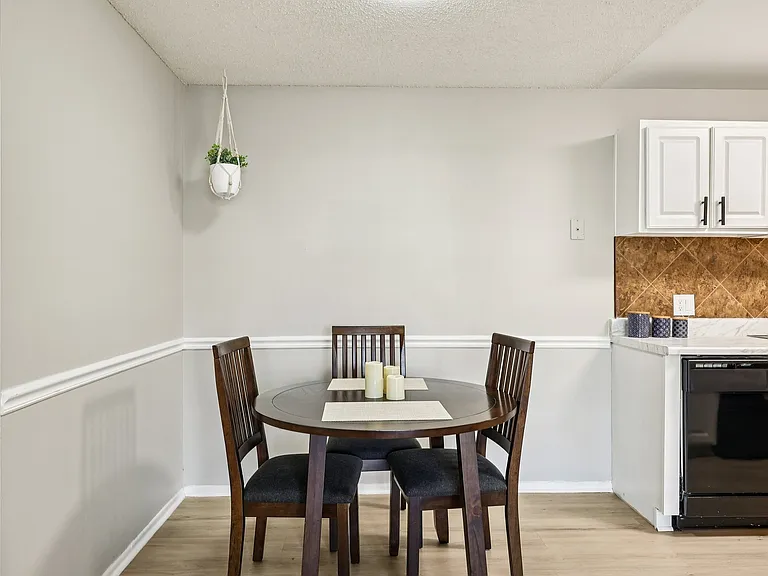 Eat-In Kitchen