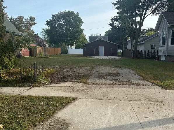 1617 14th Ave, Menominee, MI 49858