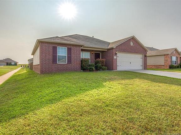 2nd image of 23053 S Jewell Dr