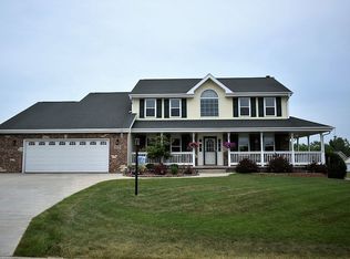 9050 S York Ct, Oak Creek, WI 53154