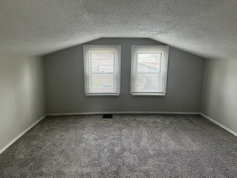 762 Dallas Dr — Photo 4
