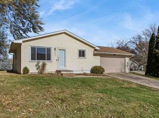 1820 Hollywood Blvd, Iowa City, IA 52240