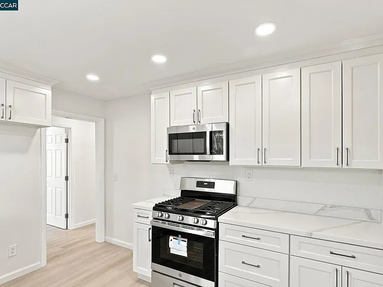 53 Ramona St — Photo 4