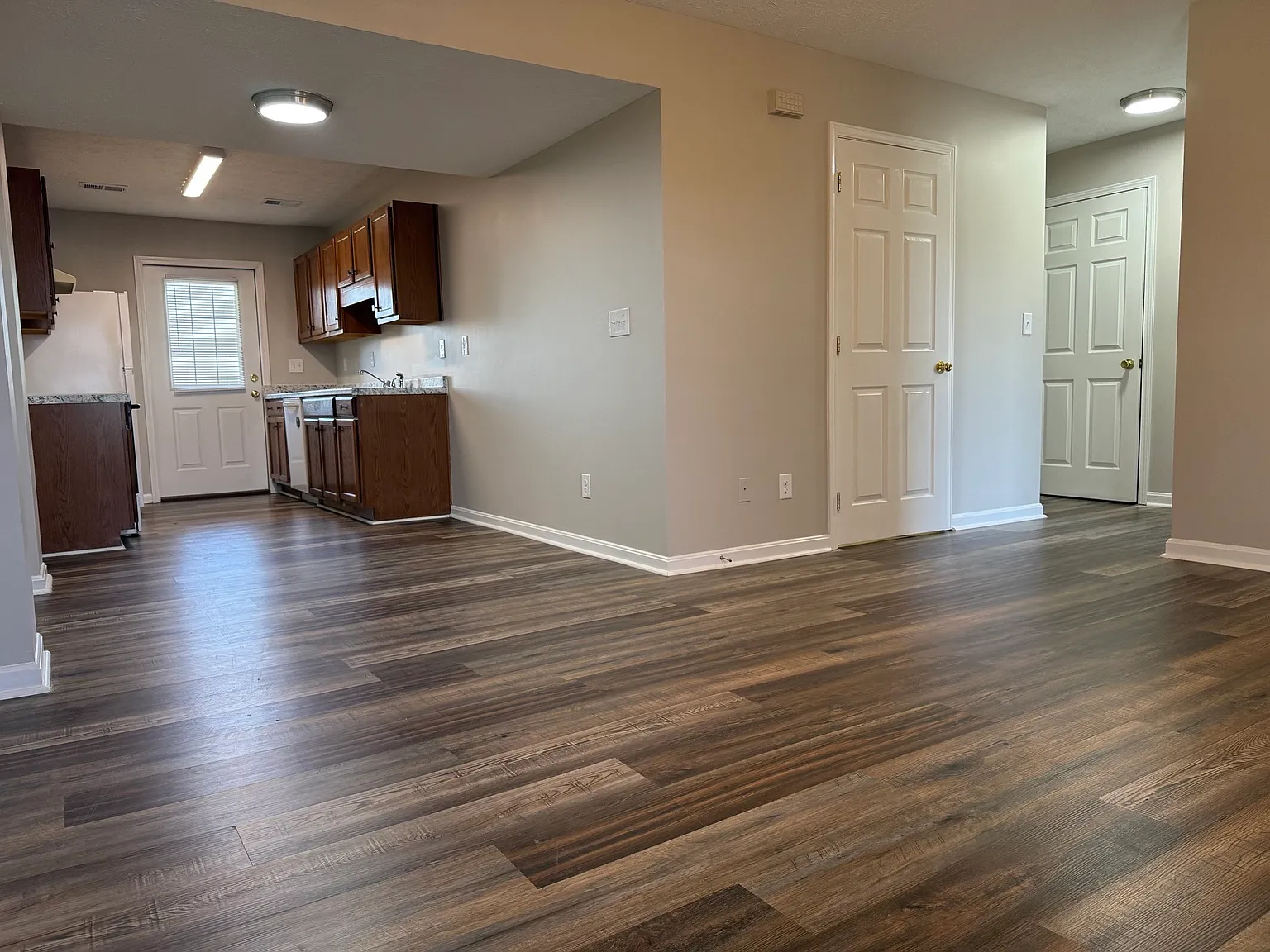 2 bed, 840 sqft, $950 — Photo 2