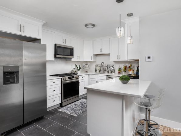 1061 Lakeshore Dr, Collingswood, NJ 08108