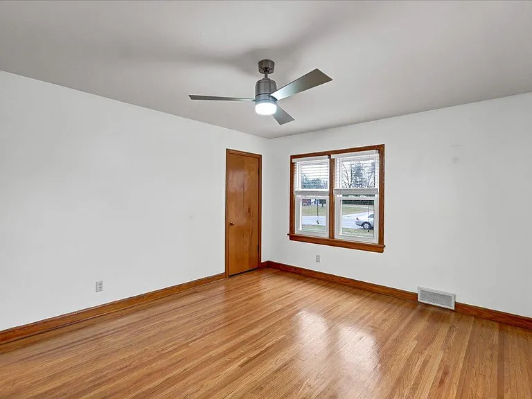 2608 Meadow Dr — Photo 4