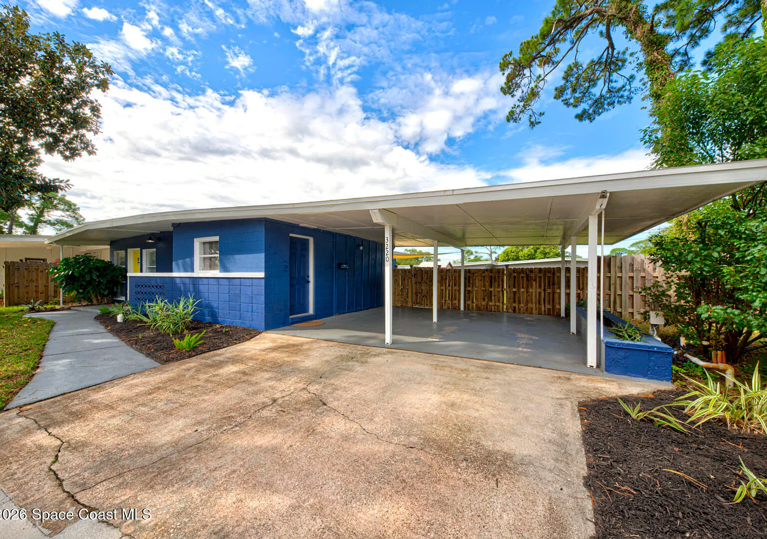 3 bed, 2.0 bath, 1243 sqft, $2,100 — Photo 4