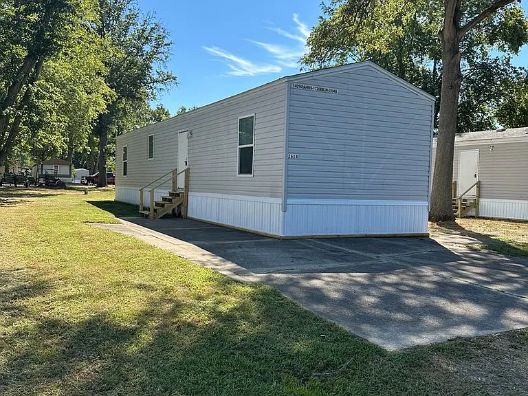 2501 S Broadway Ave — Photo 42