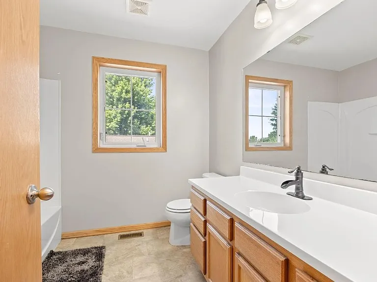 942 Crossing Way — Photo 8