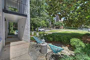 510 Queens Rd — Photo 38