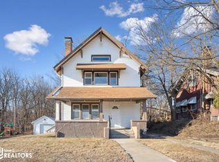 1217 S 4th St, Burlington, IA 52601