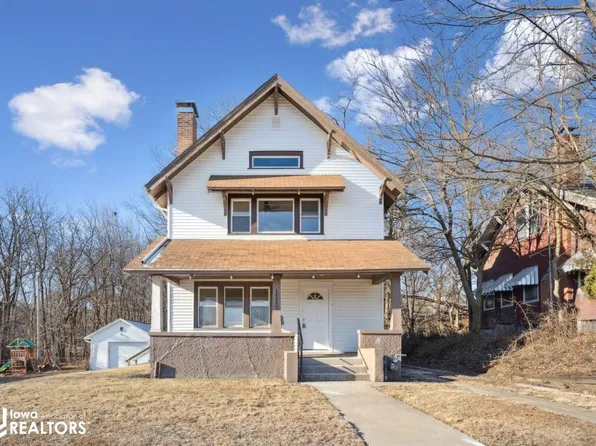 1217 S 4th St, Burlington, IA 52601