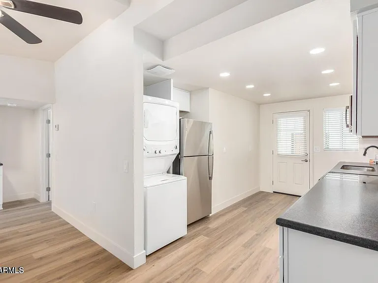 6043 W Laurie Ln #4 — Photo 5